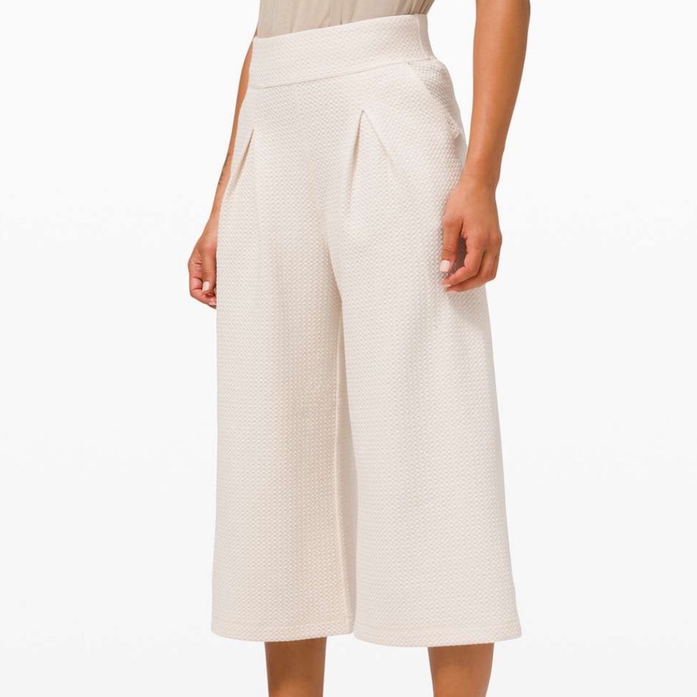NWT ~ Lululemon ~ Can You Feel the Pleat Crop Sz.4